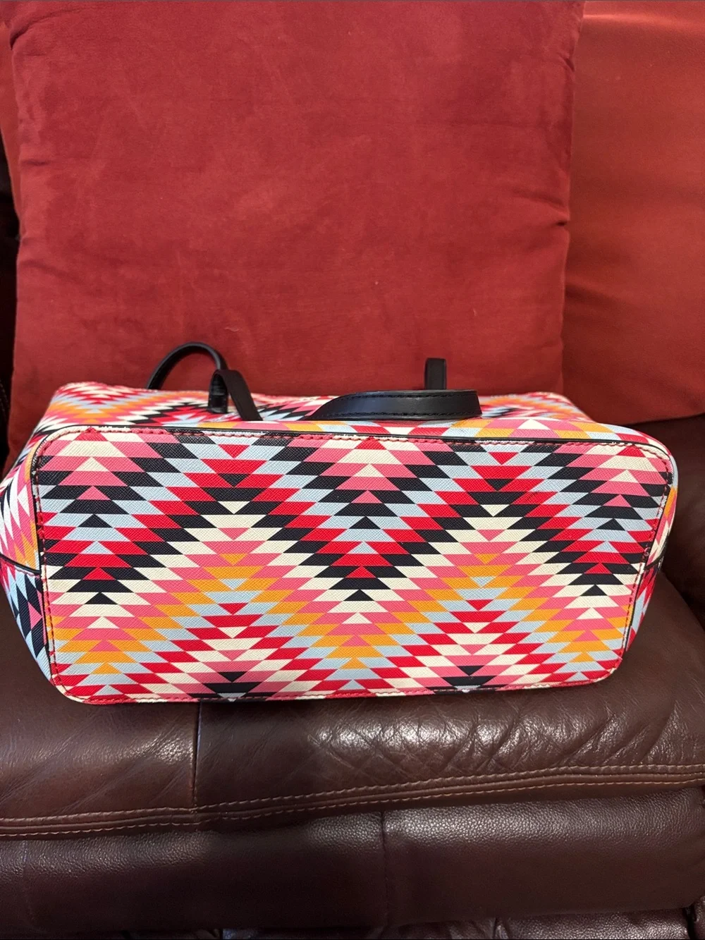 Guess bold tote